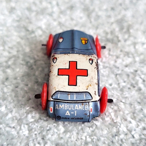 Vintage Ambulance Tin Car Made in Japan 1950's-60's - Picture 2 of 8